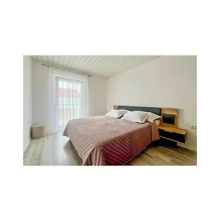 3 Bedroom Lovely In Apartamento