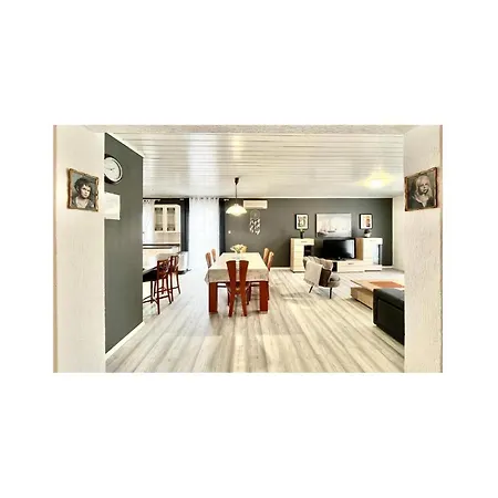 3 Bedroom Amazing In Appartement Vodice